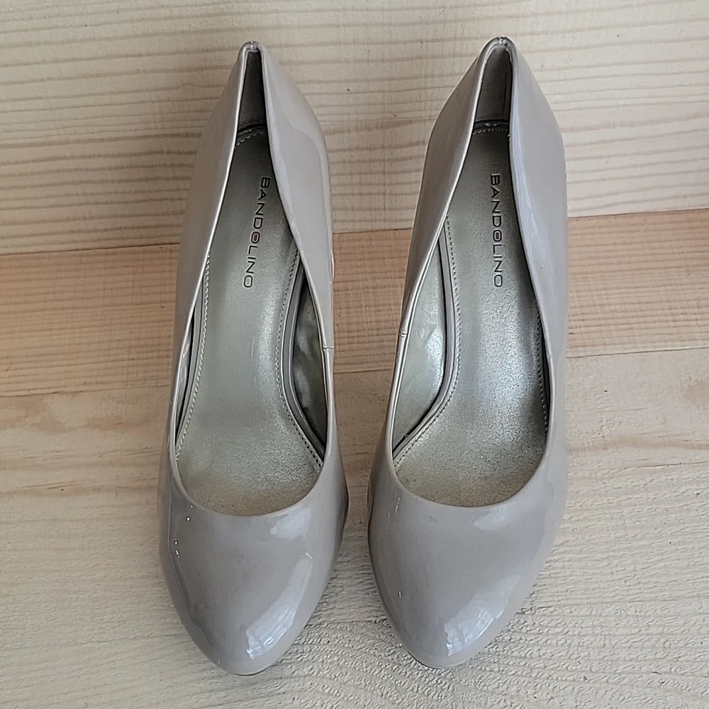 Bandolino sz8 Annie Nude Patent Pump